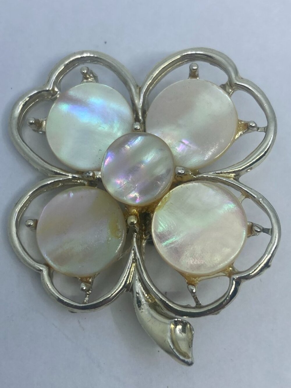 Vtg mother of pearl lucky clover dogwood brooch